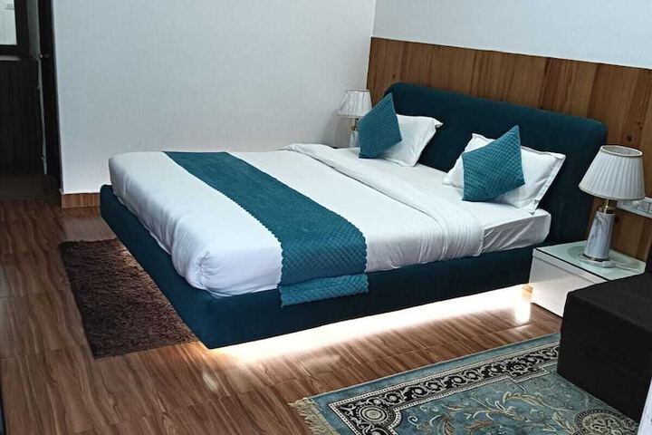 Room 2 of 16