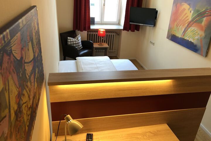 Room 11 of 36