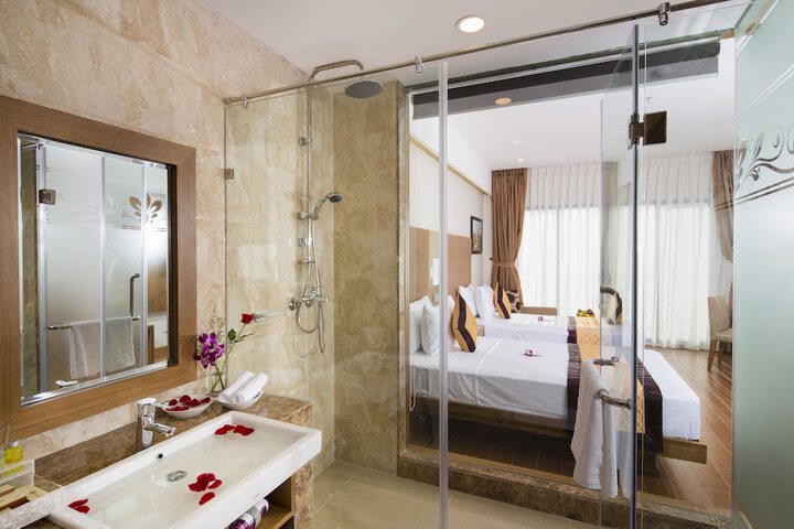Room 15 of 68