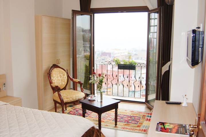 Room 10 of 74