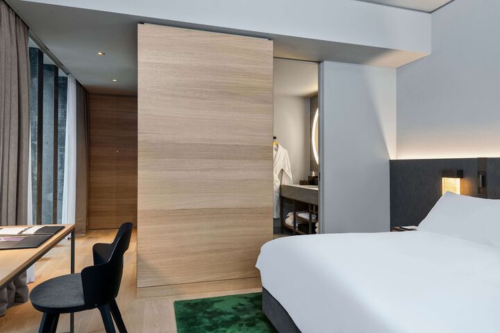 Room 16 of 125