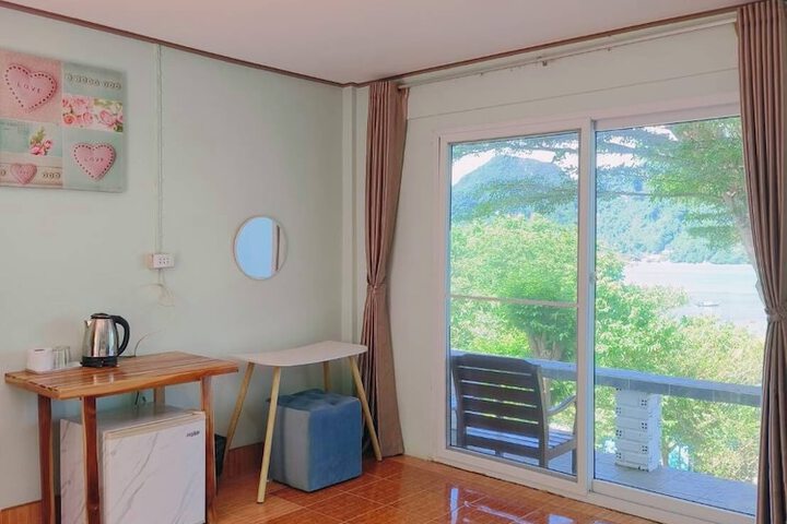 Room 95 of 148