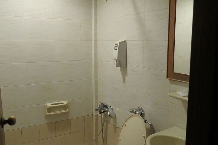 Room 43 of 61
