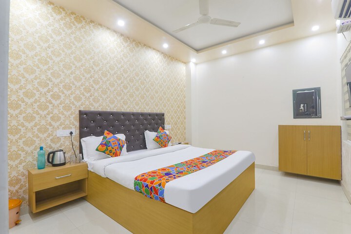 Room 16 of 27