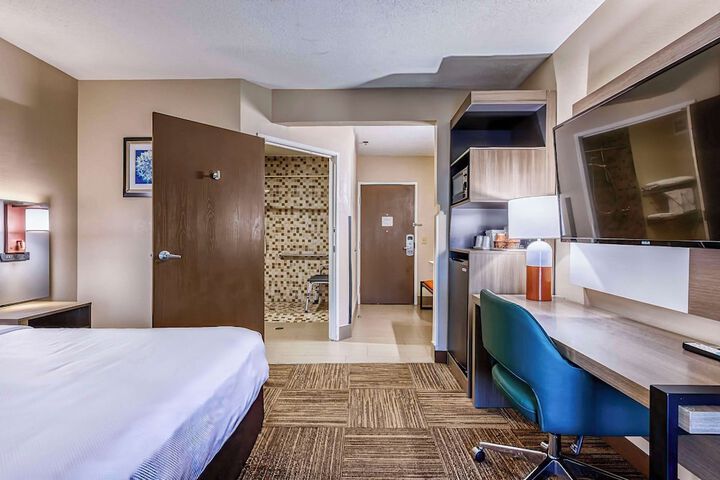 Room 16 of 68