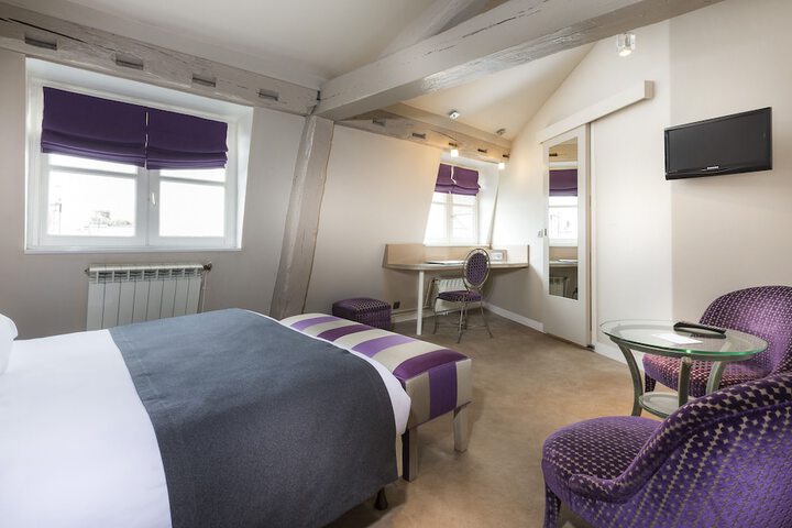 Room 2 of 94