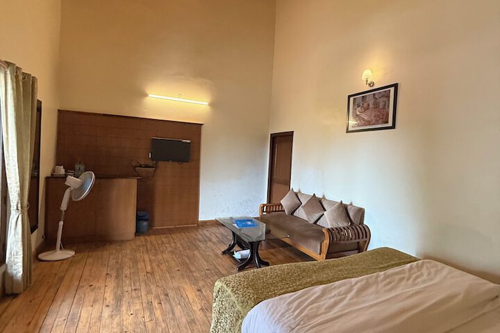 Room 16 of 38