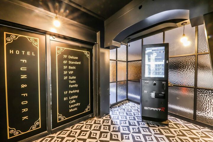 Hotel Interior 16 of 138