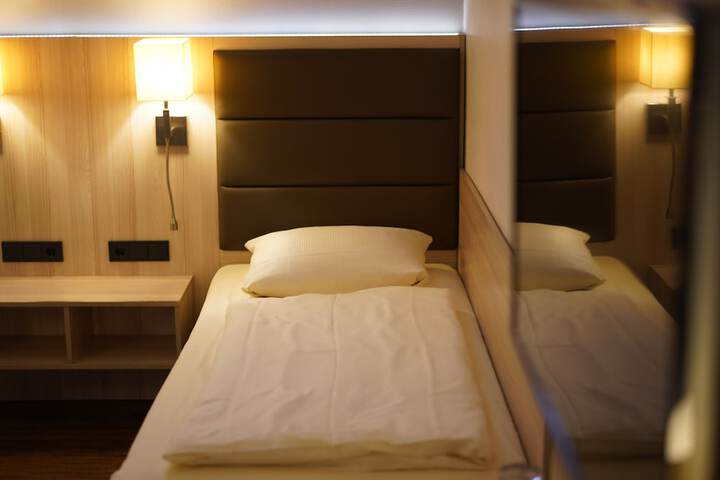 Room 10 of 92