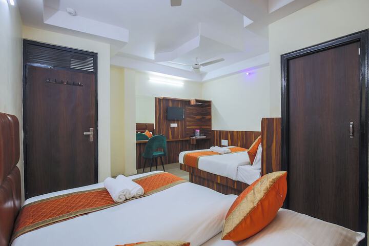 Room 17 of 33
