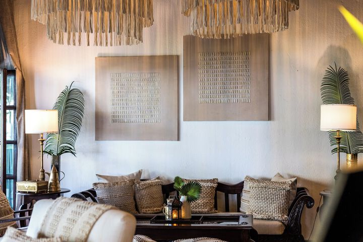 Lounge 52 of 71