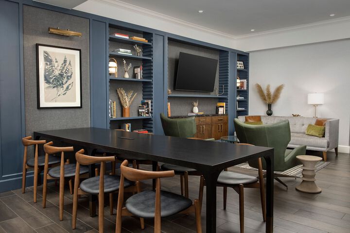 Lobby lounge