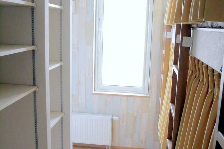 Room 4 of 11