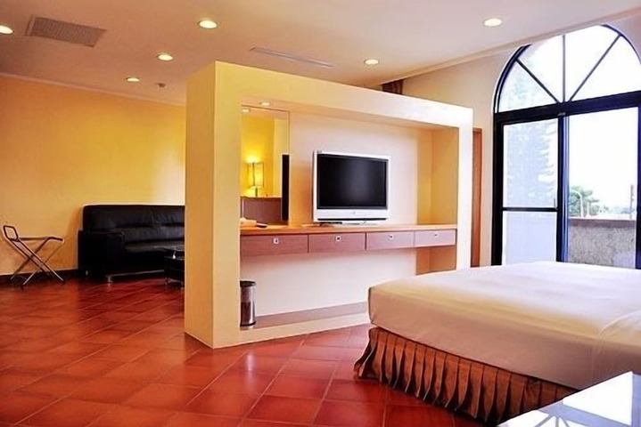 Room 4 of 20