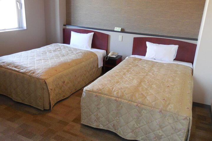Room 7 of 28