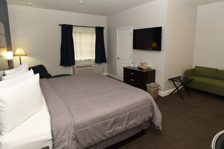 1 King Bed (3 of 33)