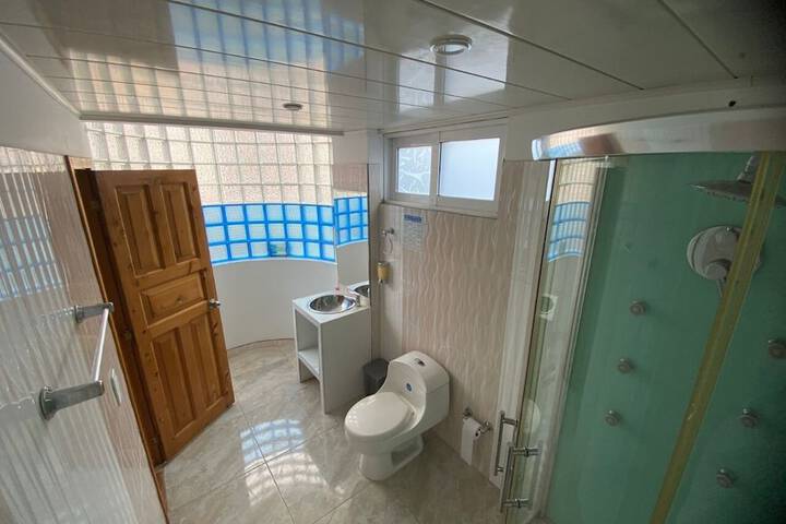 Room 15 of 28