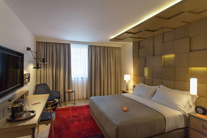 Room 18 of 48