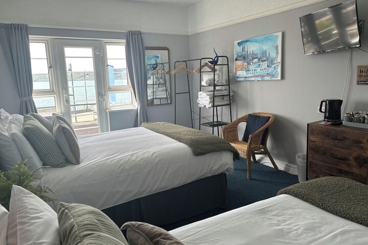 Room 6 of 40