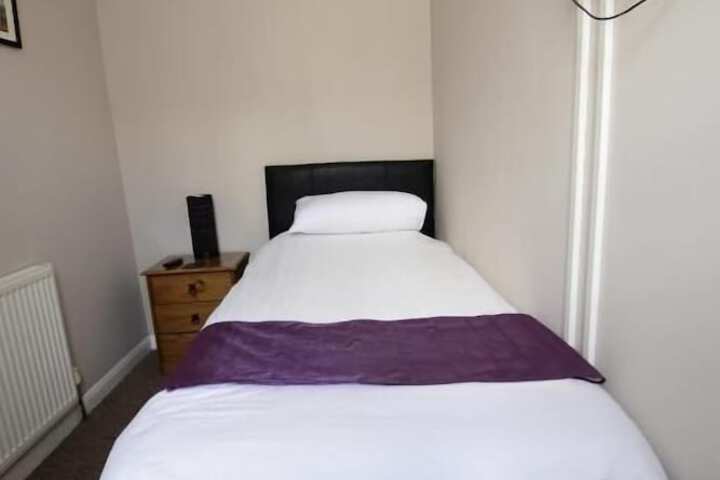 Room 17 of 28