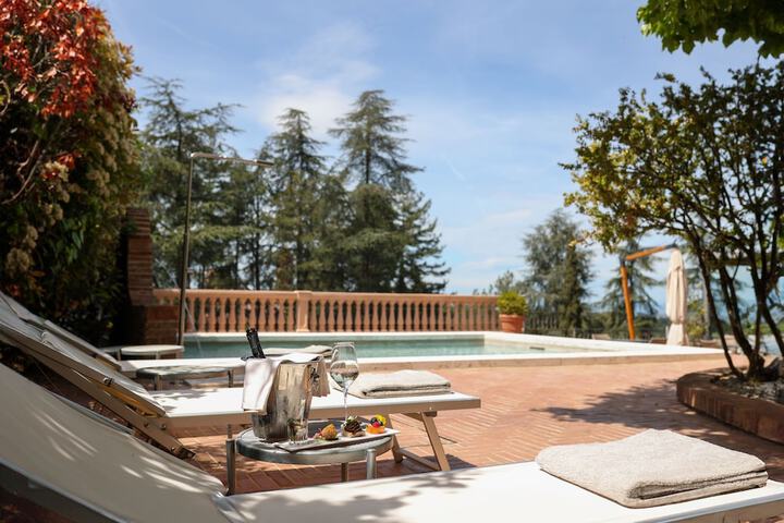 Hotel with Pool