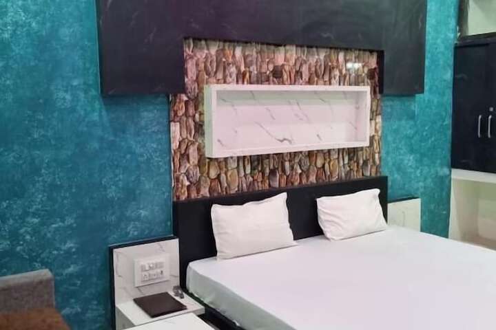 Room 4 of 22