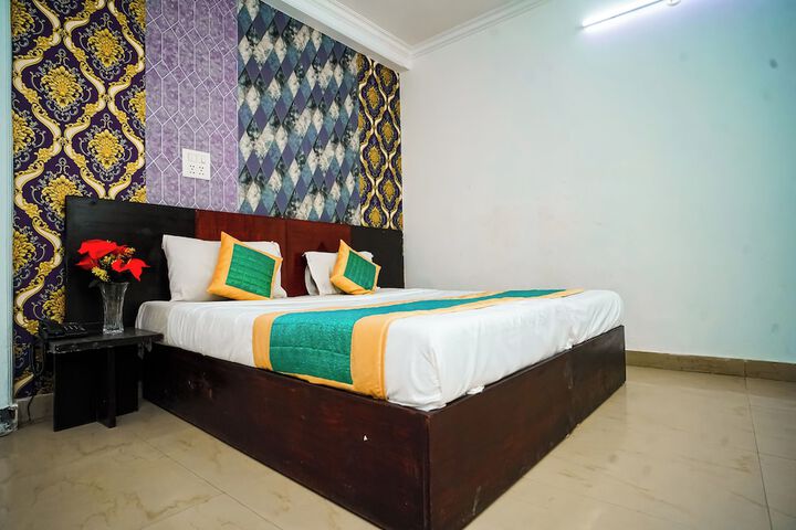 Room 9 of 20