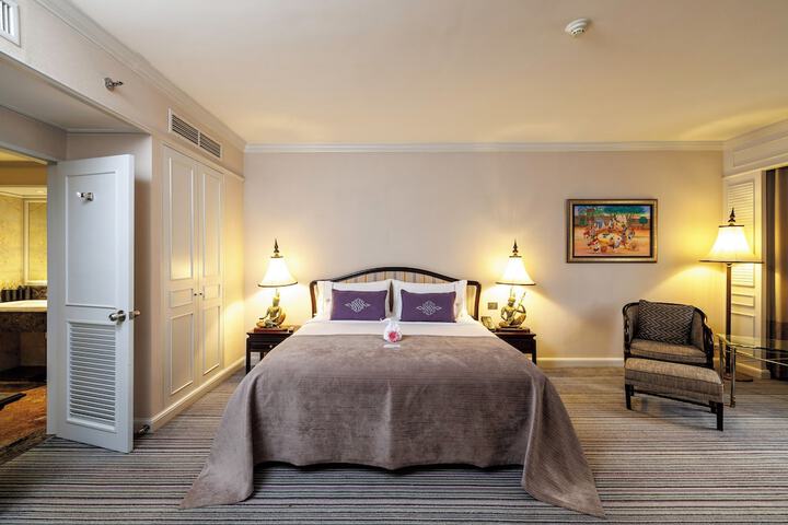 Room 43 of 142