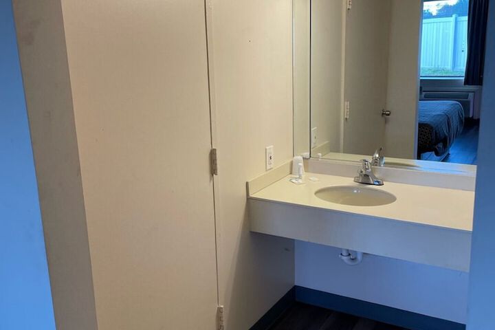 Room 5 of 40