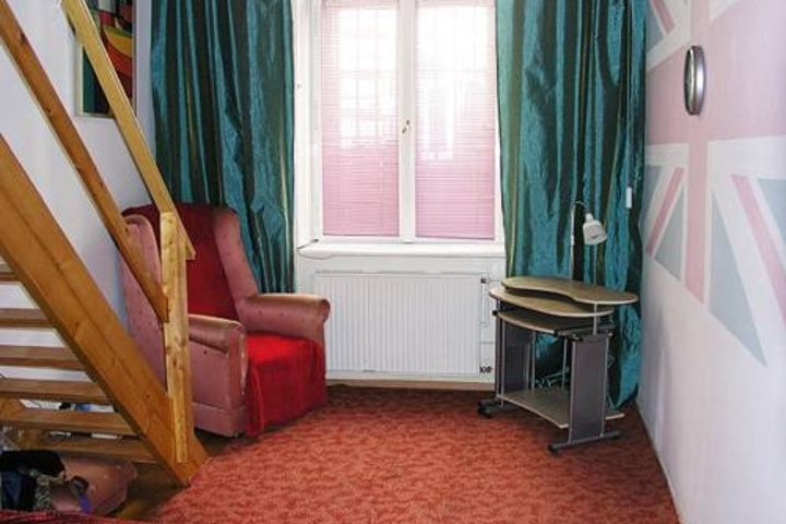 Room 6 of 16