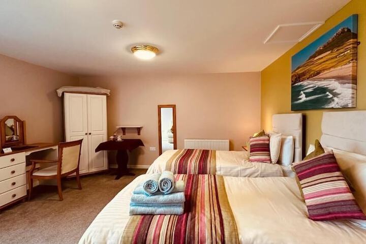 Room 3 of 46