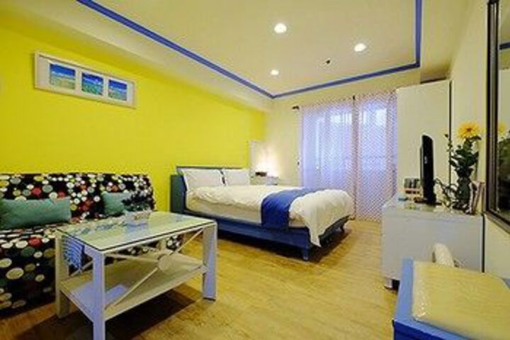 Room 10 of 26