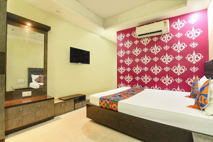 Room 17 of 28