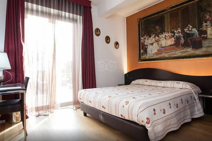 Room 6 of 30