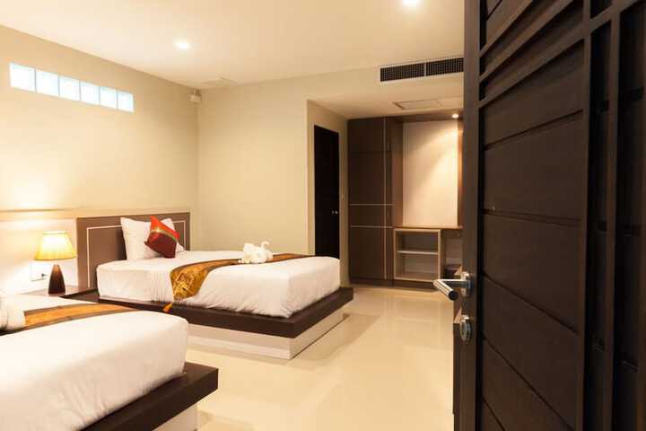 Room 9 of 25