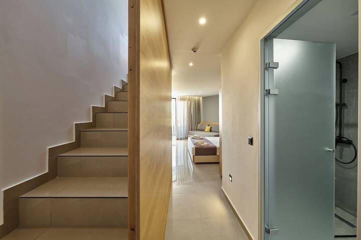 Room 27 of 77