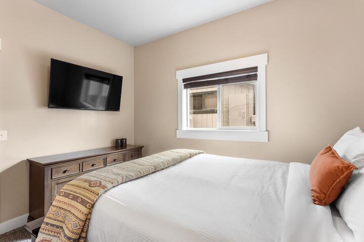 Room 3 of 37