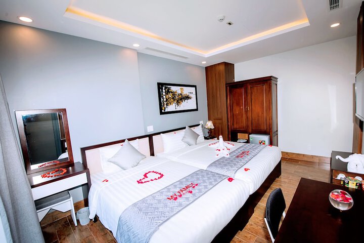 Room 7 of 16