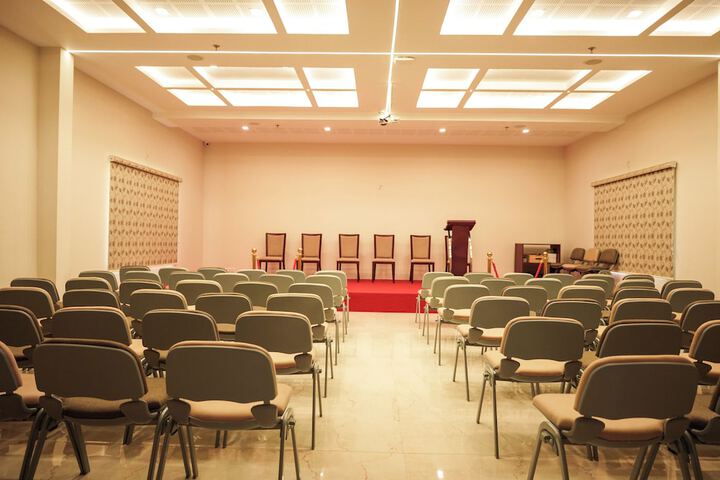 Ballroom/Hall 9 of 14