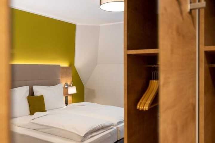 Room 12 of 65