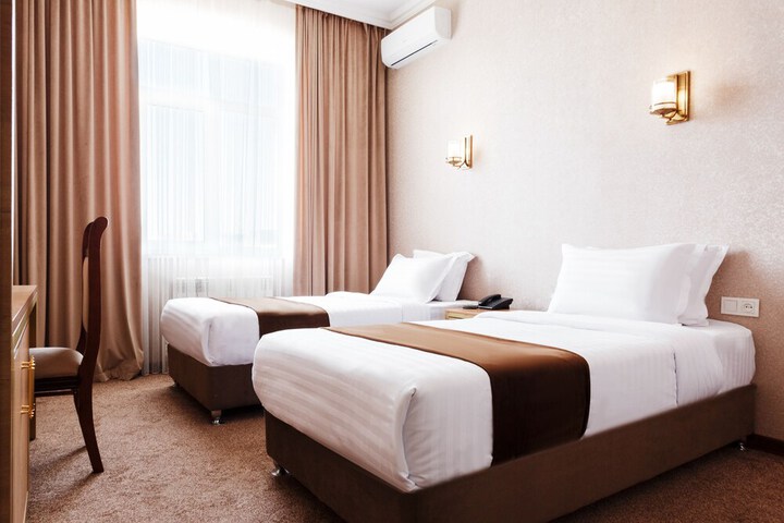 Room 7 of 32