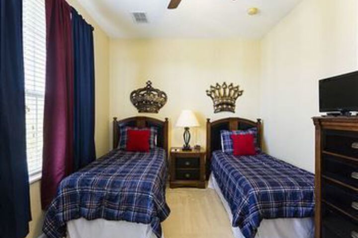 Room 7 of 11