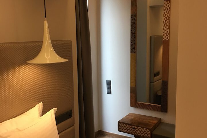 Room 33 of 88