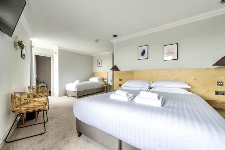 Room 6 of 30