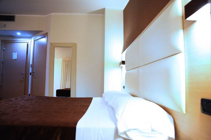 Room 8 of 65