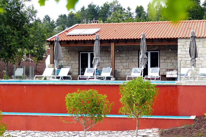 Hotel Exterior 32 of 42