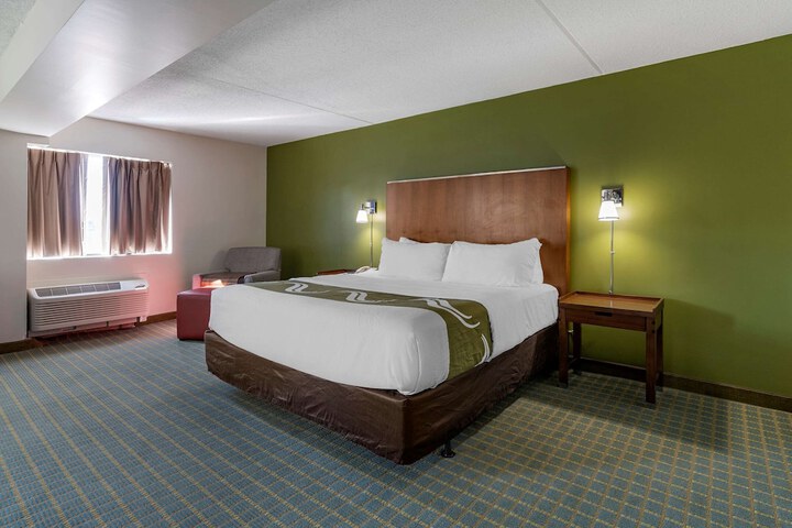 1 King Bed (7 of 18)