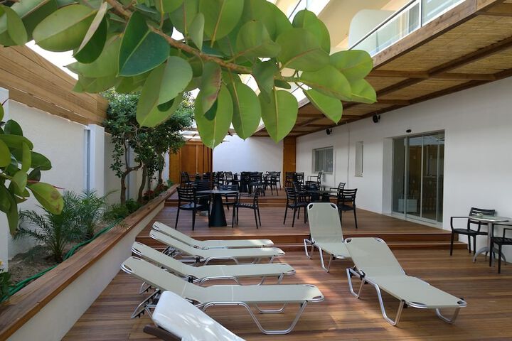 Sundeck 44 of 45