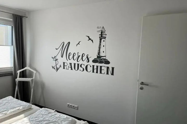 Room 4 of 16