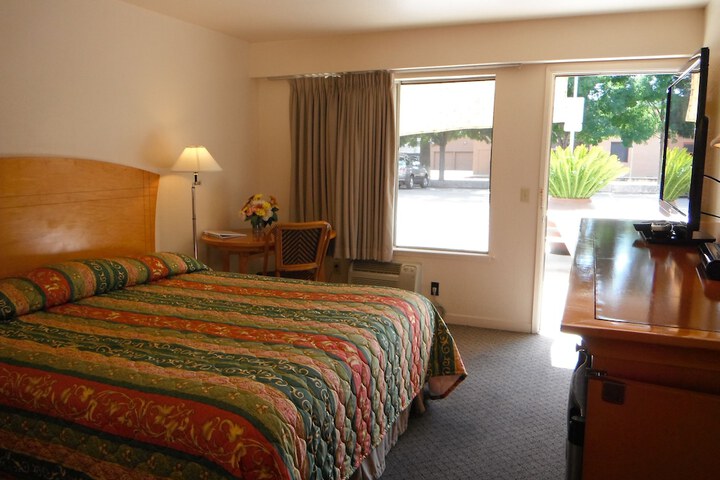 Room 5 of 17